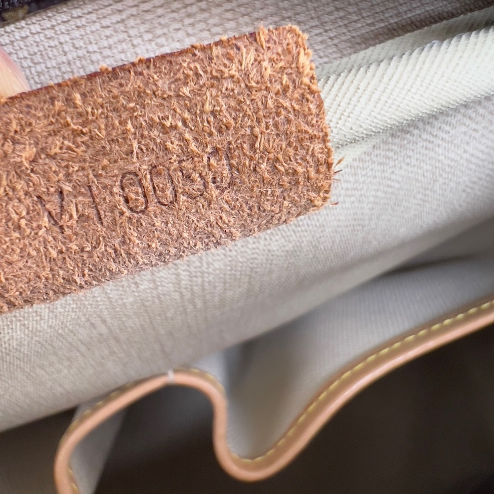 🌵Authentic Louis Vuitton Deauville Monogram🌵 - Picture 16 of 17
